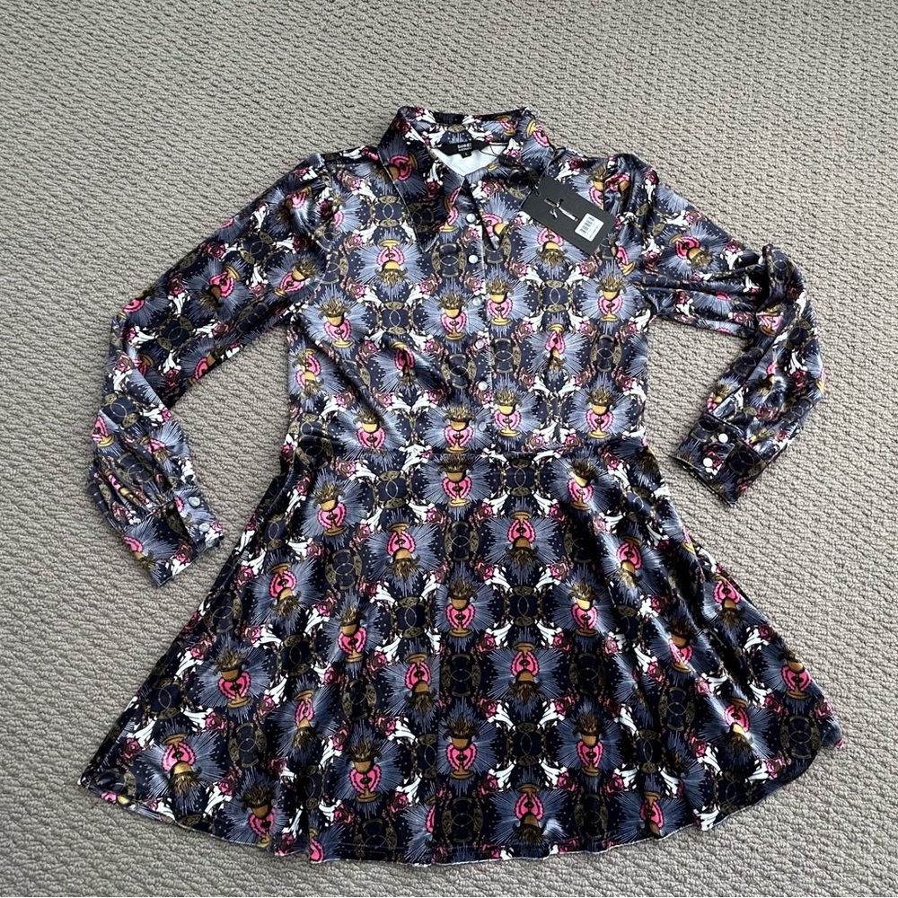 NWT Banned Alternative Velvet Dress
Fortune
Mystic
Crystal Ball
Goth
Punk
Large